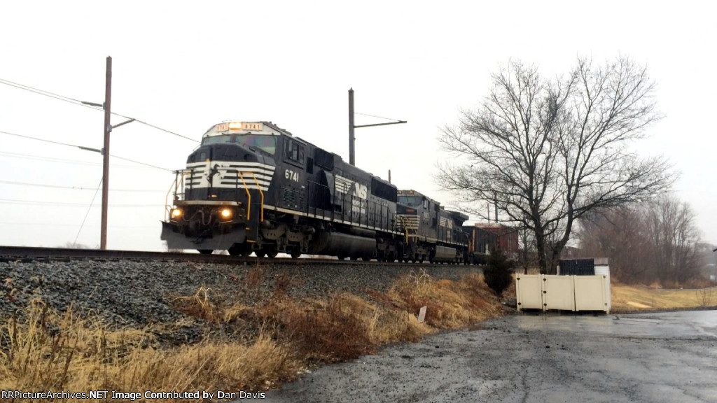 NS SD60I 6741 leads 17G